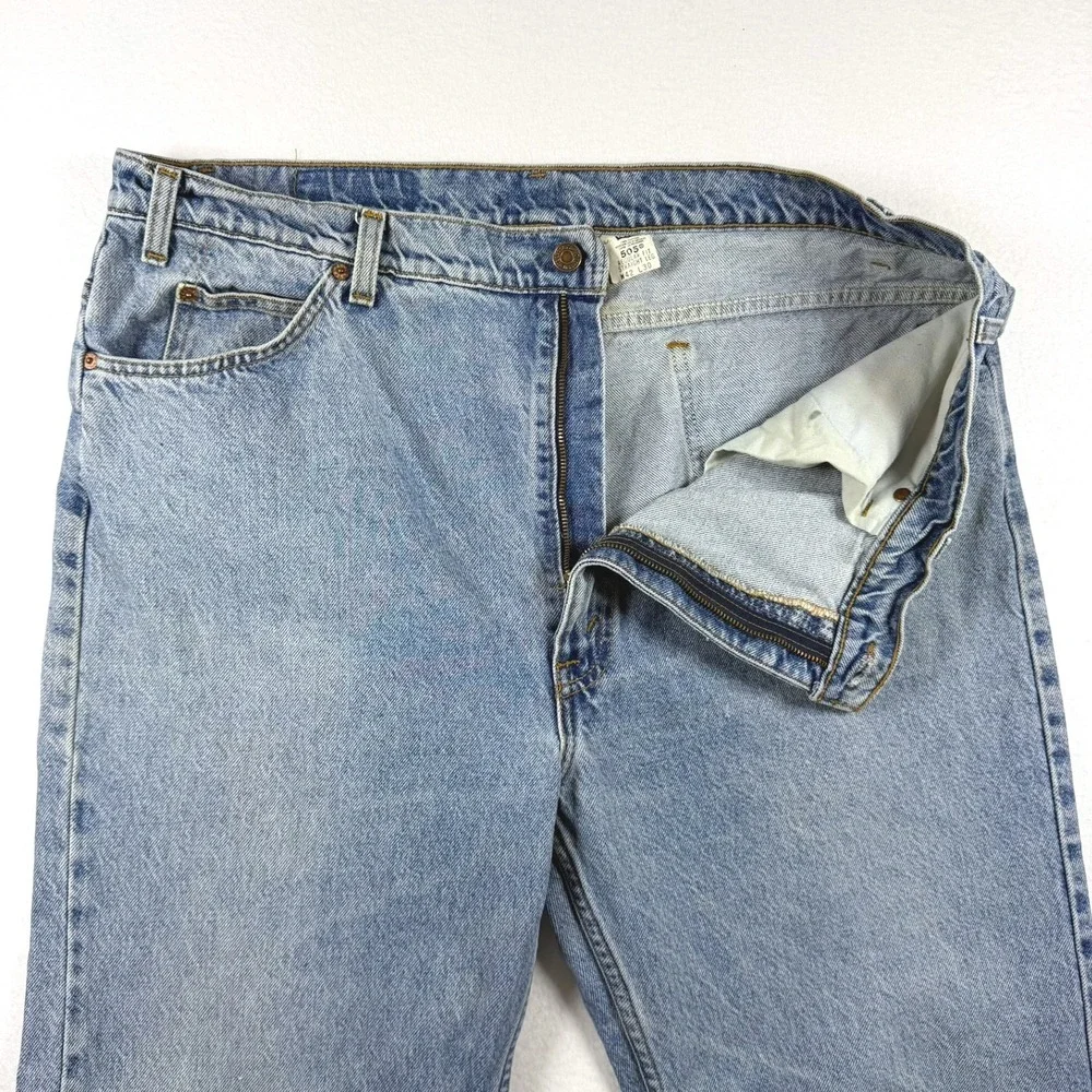 Levis 505 Regular Fit Straight Leg Jeans Mens 42x30 Light Wash Blue Denim 90s